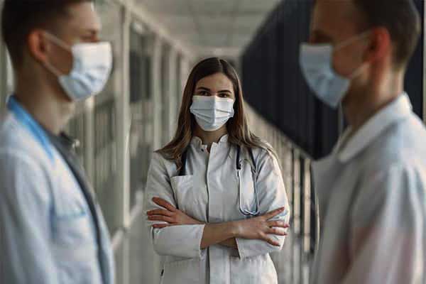 ابتسامة هوليود وزراعة الأسنان