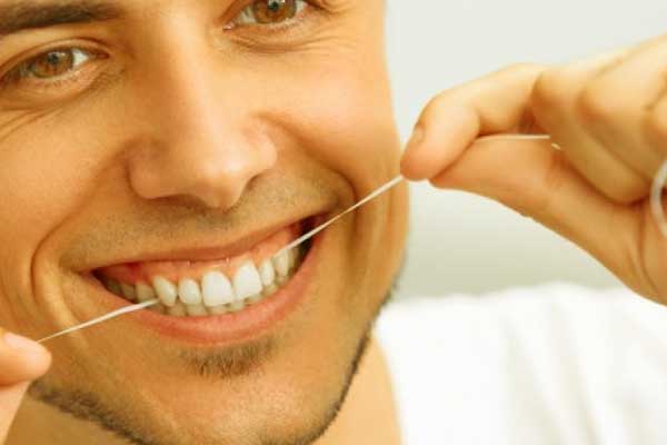 أنواع خيوط الأسنان وأسعارها