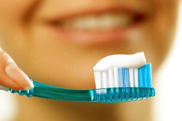 كيفية اختيار فرشاة الاسنان المناسبة لأسنانك – دليل شامل